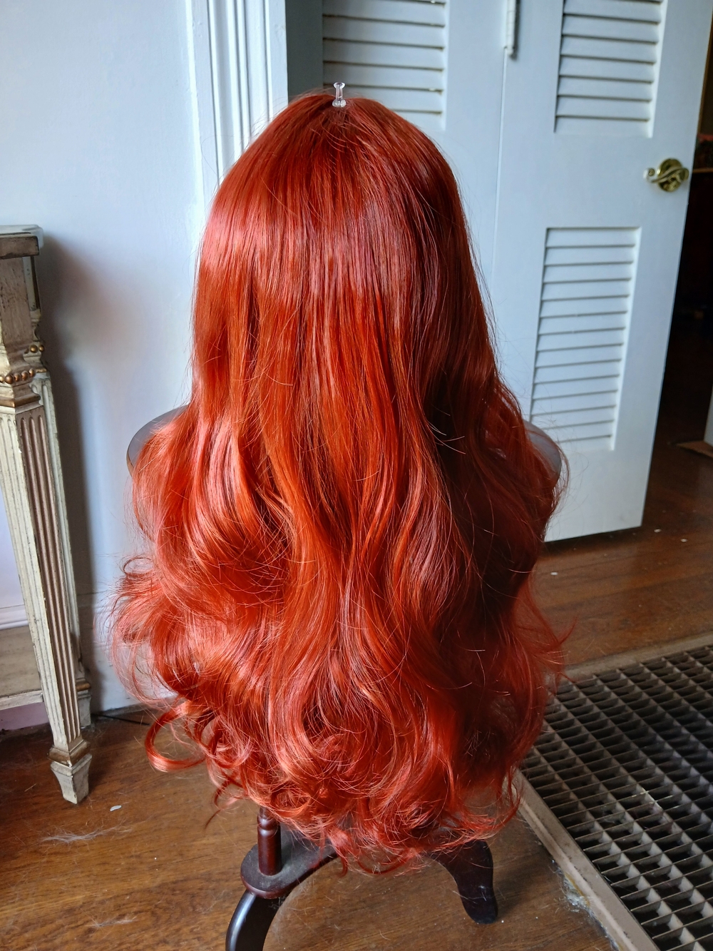 Voluminous Long Wavy Copper Red Women's Wig - Sleek Natural Shine